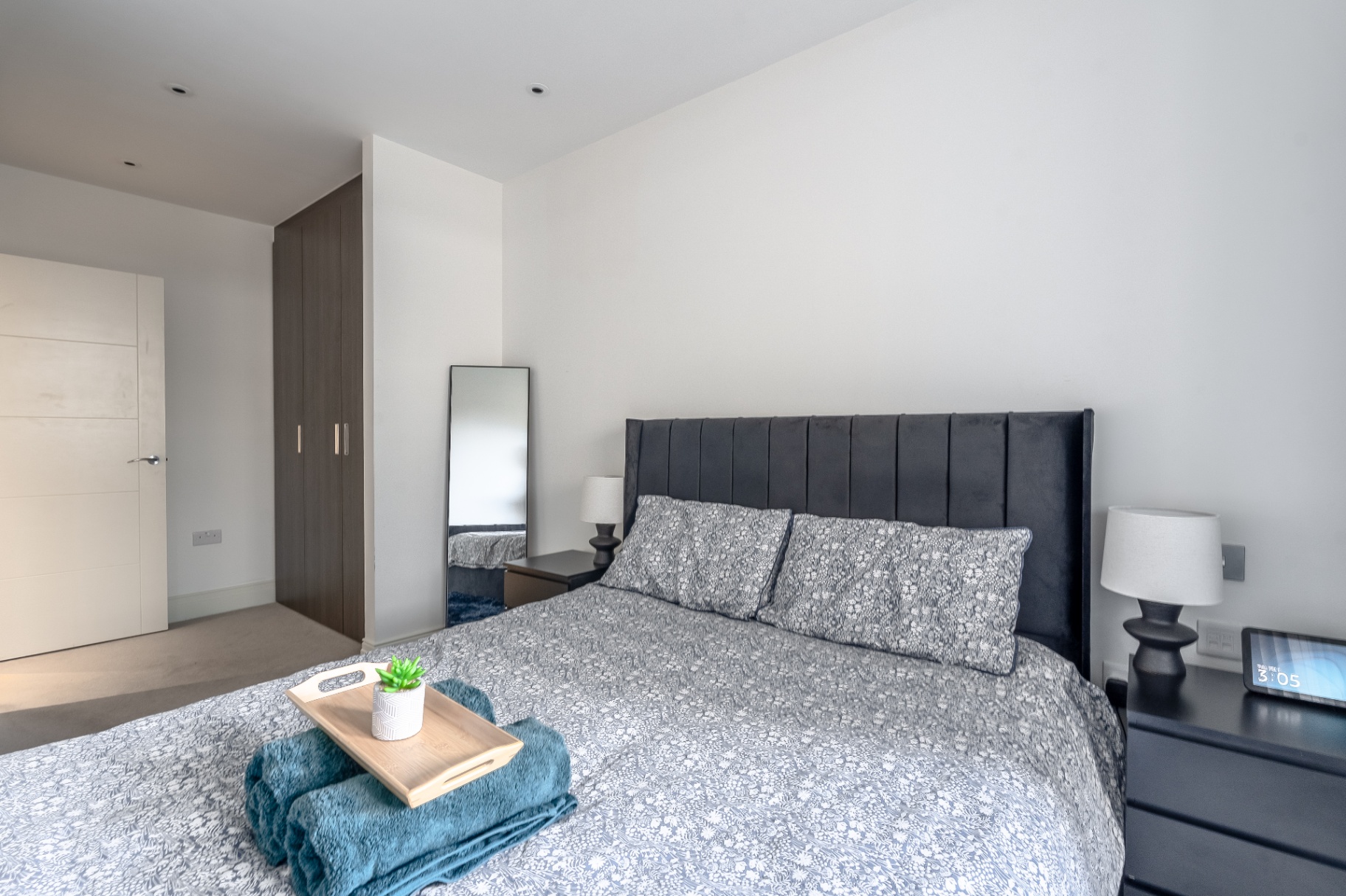 Modern One-Bedroom Apartment interior 62
