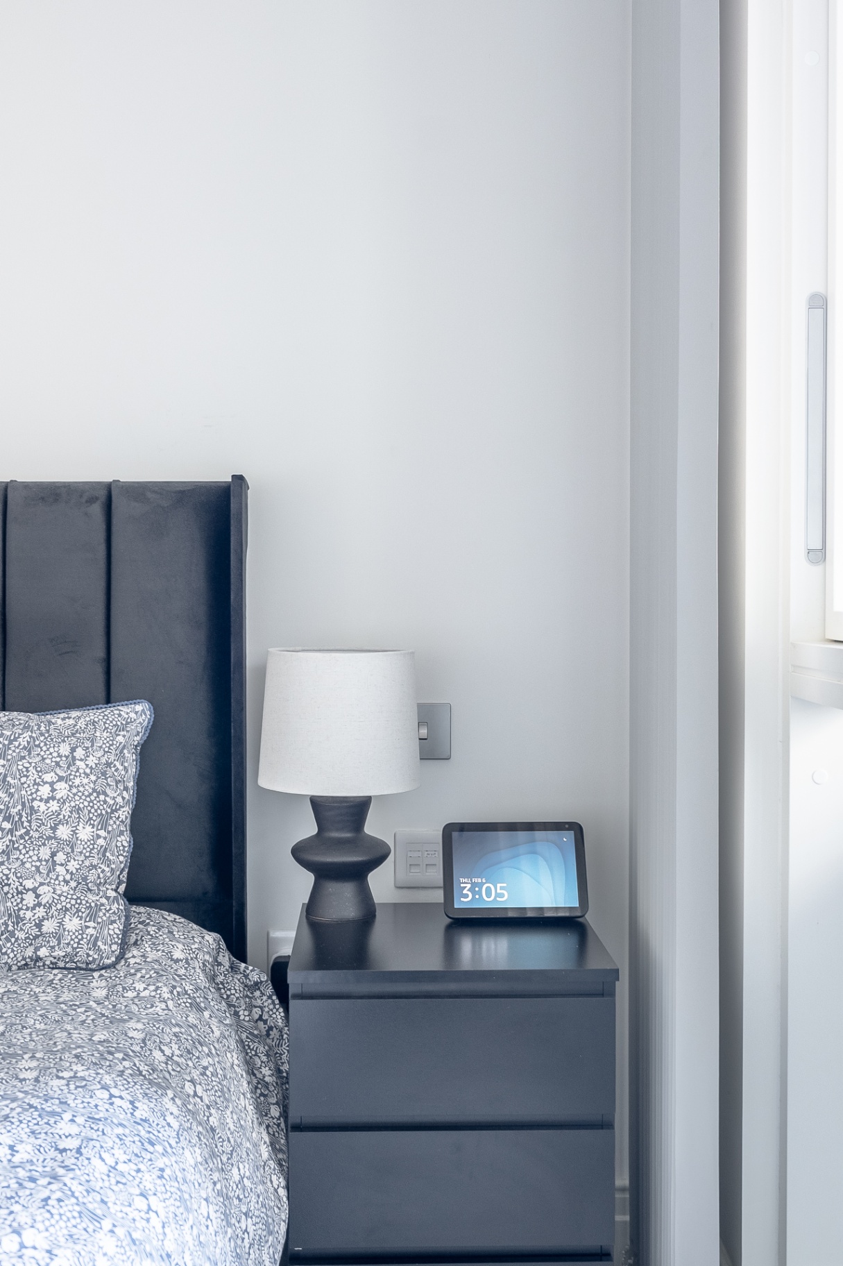 Modern One-Bedroom Apartment interior 63
