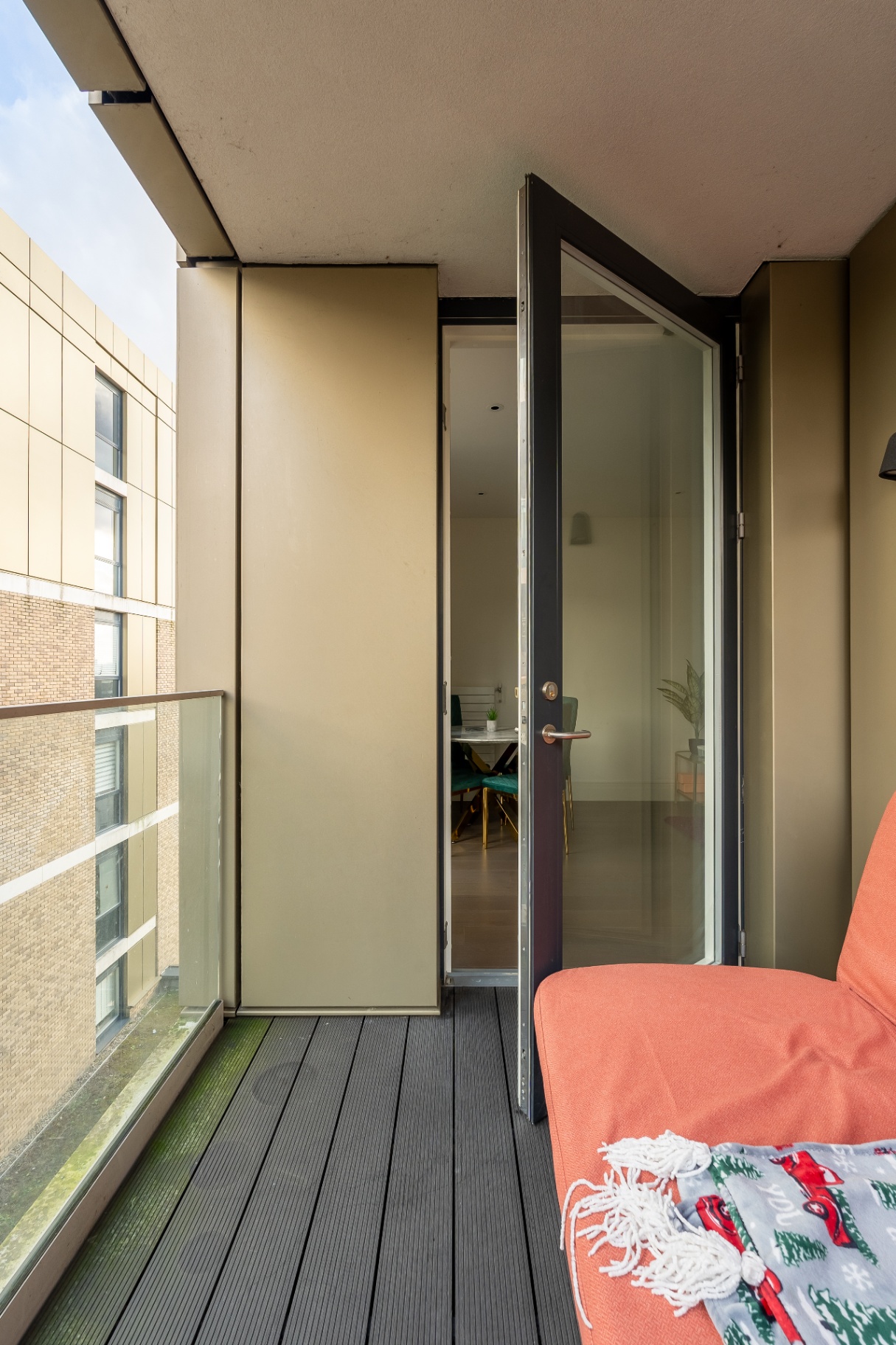 Modern One-Bedroom Apartment interior 38